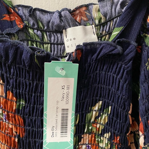 Dee elly stitch fix top - Picture 4 of 4